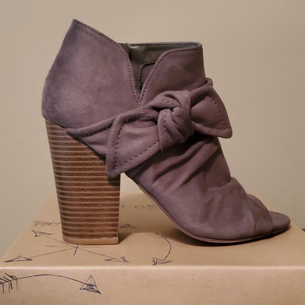 Indigo Rd Izador Grey Booties
